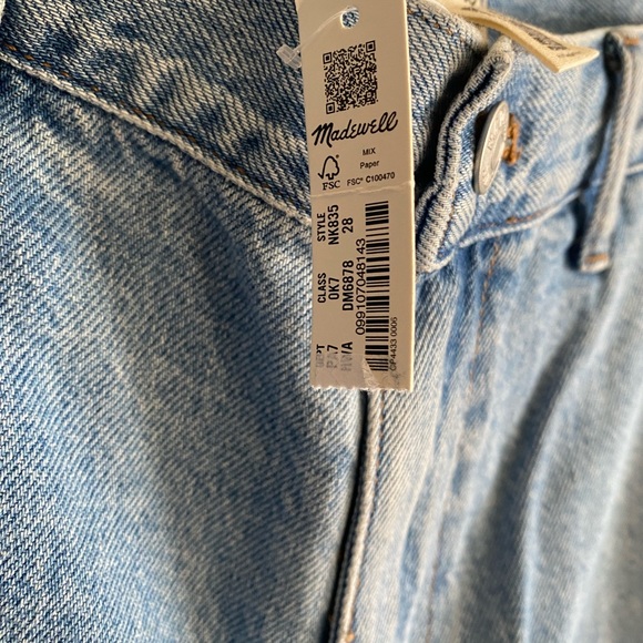 Madewell The '90s Straight Jean in Hazelfern Wash: Shadow-Panel Edition - Picture 6 of 10